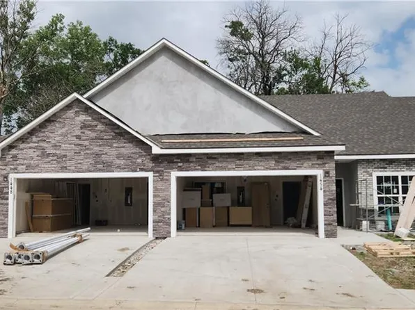 1454 Villa Ln, Louisburg, KS 66053