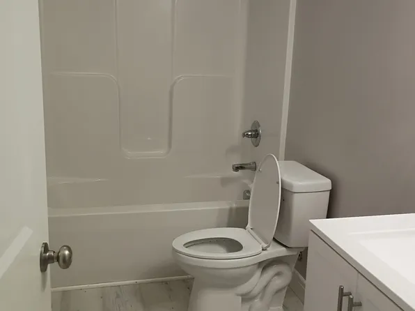 853 SE Hackberry Dr, Topeka, KS 66607