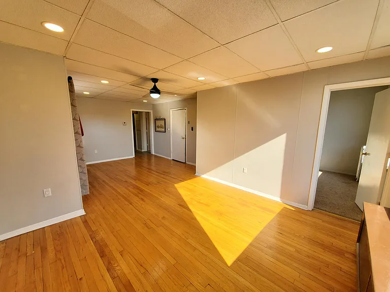 2742 W Montrose Ave #2 — Photo 3