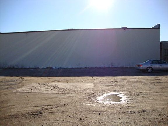 4th image of 850 N Queens Ave