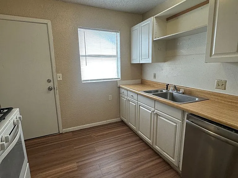 3105 S Harrison St — Photo 8