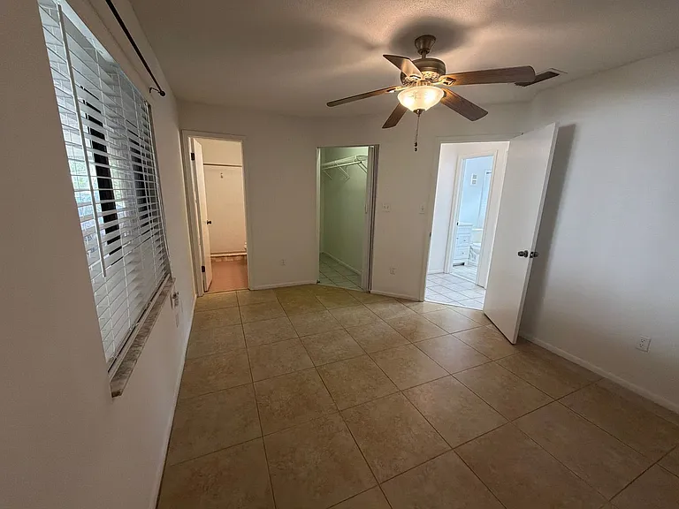 3005 E Jefferson St — Photo 15