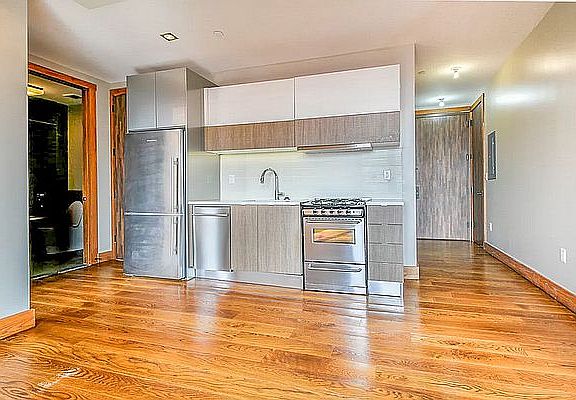 2nd image of 855 Willoughby Ave #2L