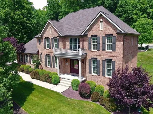 211 E Wild Cherry Dr, Mars, PA 16046