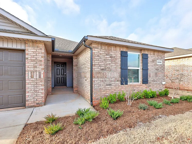 10508 SW 41st Pl — Photo 2