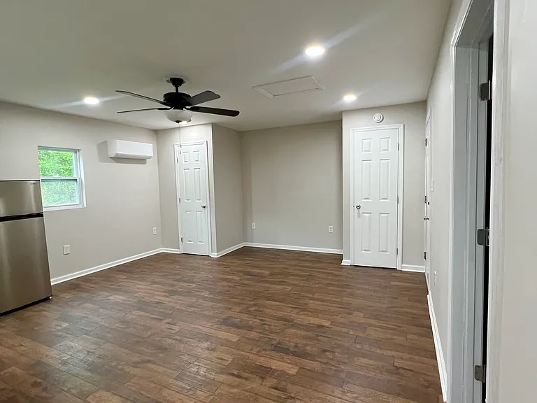 3609 Eastgate Dr #B — Photo 2