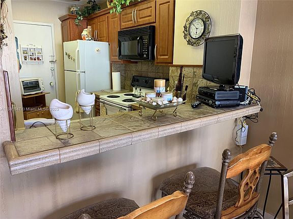 4th image of 1965 S Ocean Dr APT 8H