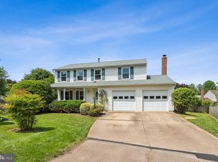 14611 Farm Pond Ct, Centreville, VA 20120