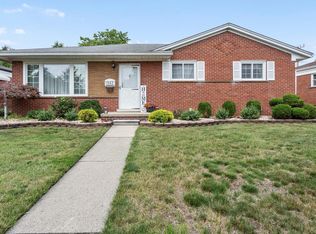1862 Lakeview St, Trenton, MI 48183