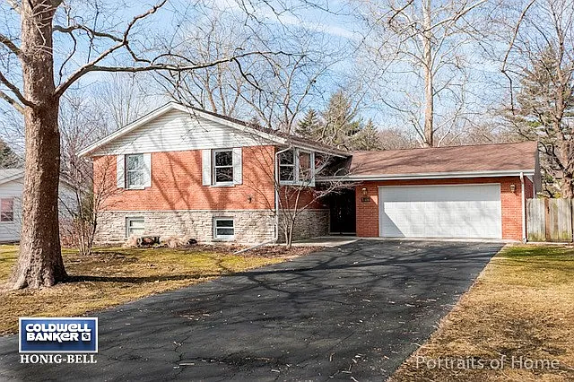 3S416 Shagbark Ln photo 1