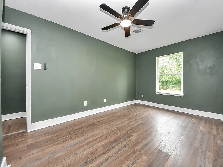 608 Trinity Ln — Photo 21
