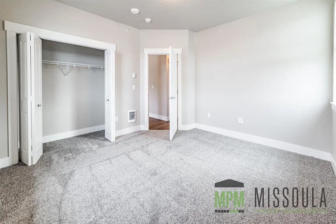 England Blvd. Apartments — Photo 4