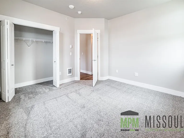 England Blvd. Apartments — Photo 14