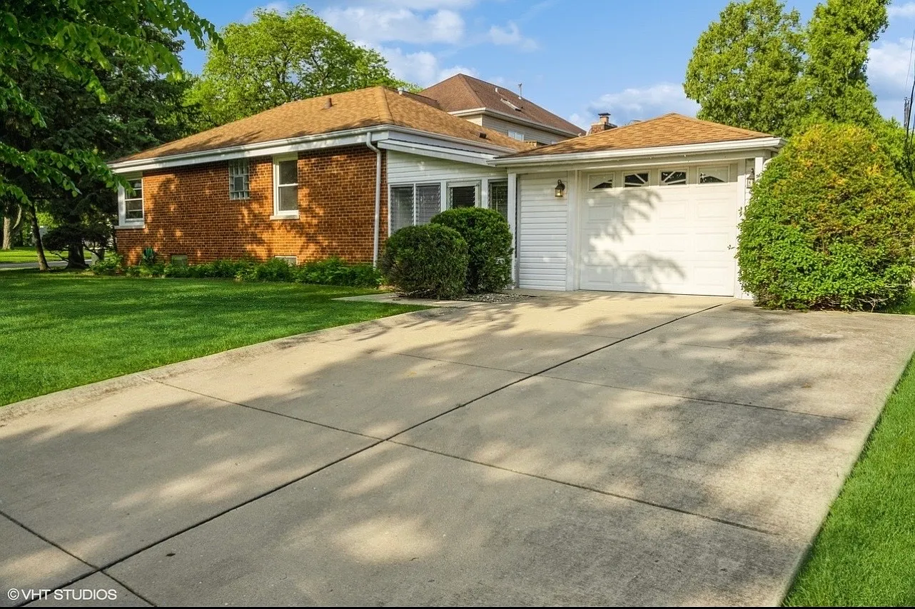 3 bed, 1200 sqft, $2,975 — Photo 3