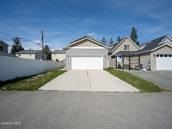 3rd image of 1425 E Seleta Ln