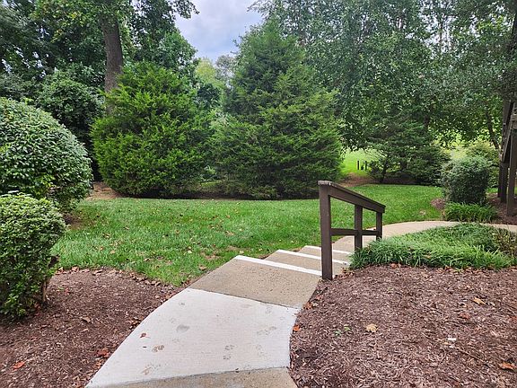 3rd image of 10132 Oakton Terrace Rd