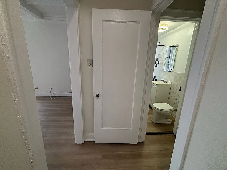 Canterbury Court Apartments — Photo 35