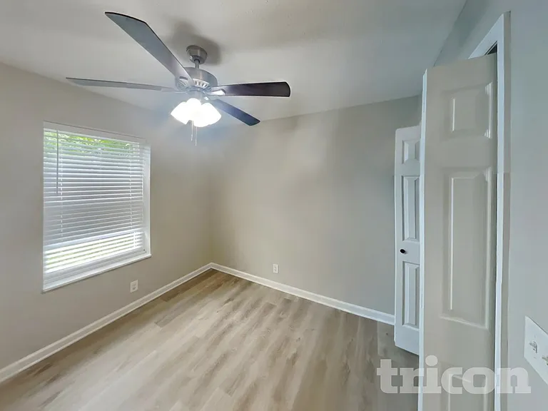 104 Edgewater Ct — Photo 16