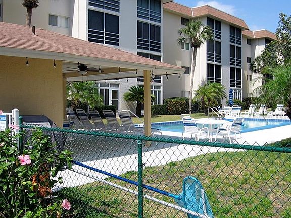 2nd image of 995 Laguna Dr APT 502