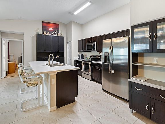 4th image of 4026 SW Haycroft Street