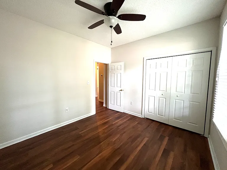 216 Howe St — Photo 11