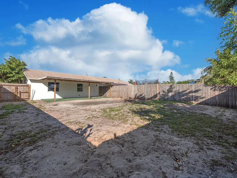 220 Perry Ave #B — Photo 11