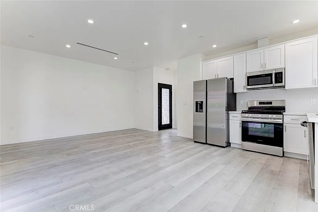 2 bed, 1.5 bath, 800 sqft, $2,900 — Photo 1