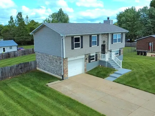 3014 S Woodland Dr, Radcliff, KY 40160
