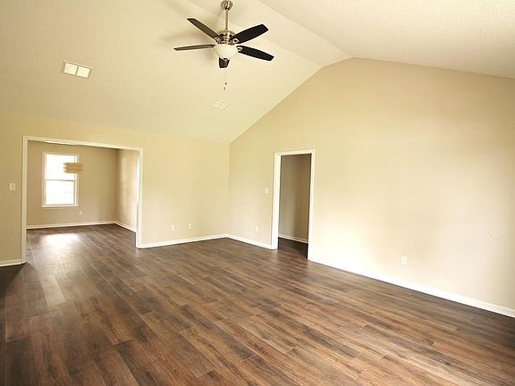 3rd image of 1014 W Stanfill St