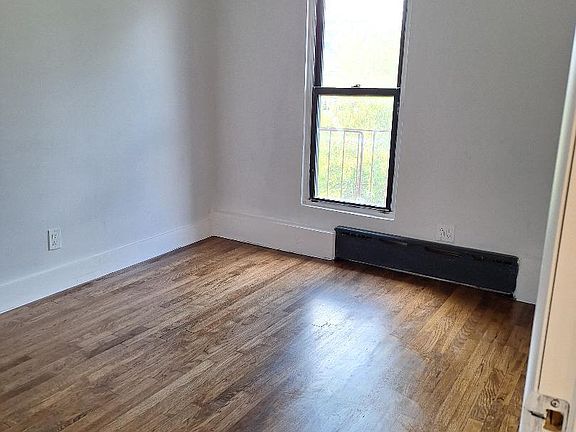 5th image of 2533 23rd St APT 3E