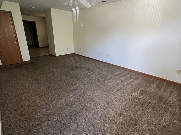 3rd image of 1002 Juniper Ct #D