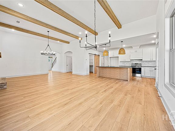 5th image of 33 Hometown Court