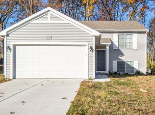 3321 Chapel Hill Dr W, Mishawaka, IN 46545