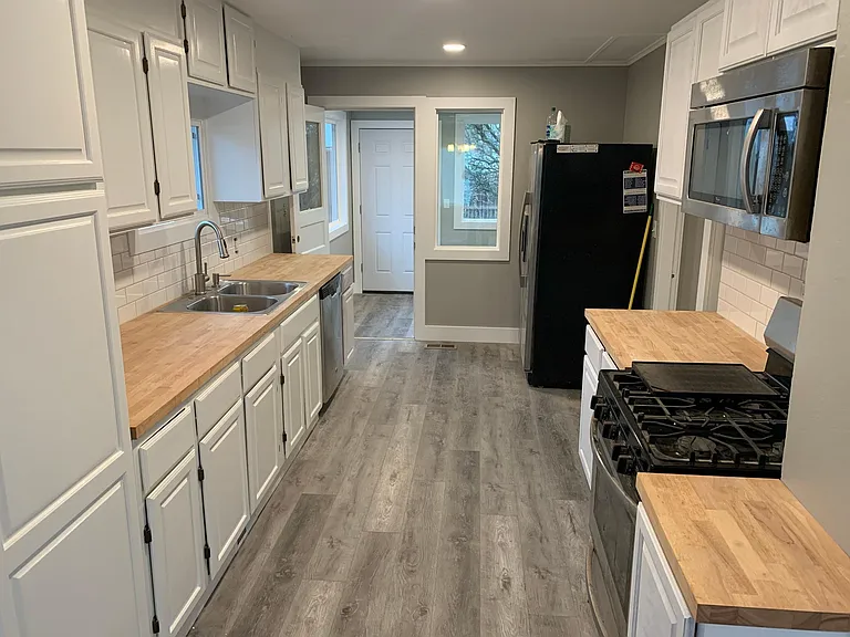 209 N Blue St — Photo 12
