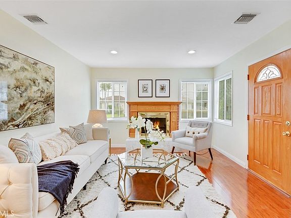2nd image of 2922 Mayflower Ave