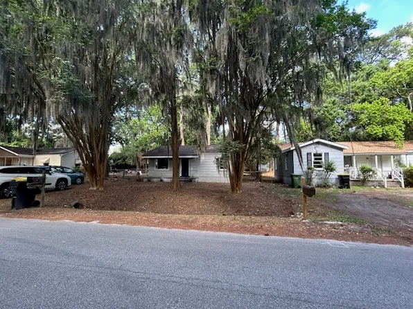 5521 Betty Dr, Savannah, GA 31406