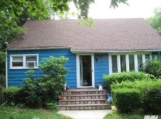 1724 E 3rd Ave, Bay Shore, NY 11706