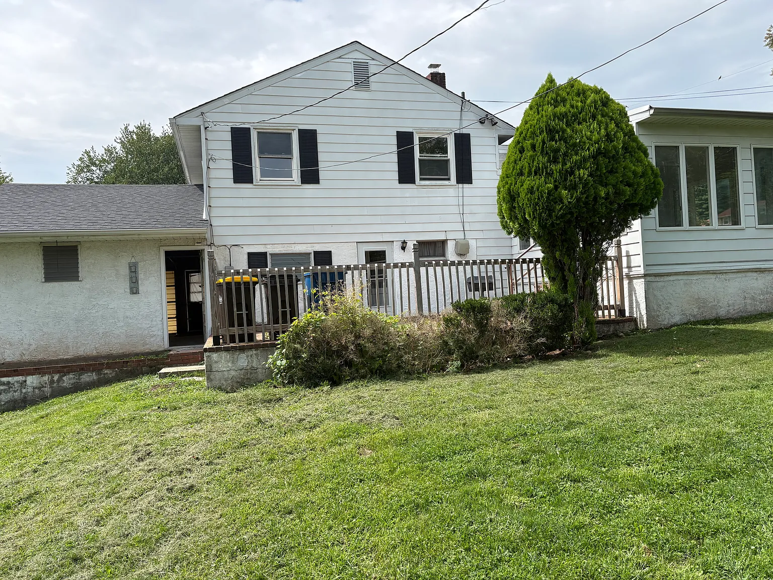 3 bed, 1.5 bath, 1553 sqft, $3,000 — Photo 2