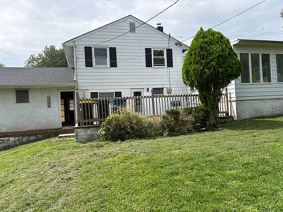 2nd image of 312 Spring Ln