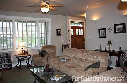 Living room
						:
						Living Room