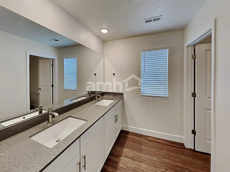 2222 E Silverado Ln — Photo 15