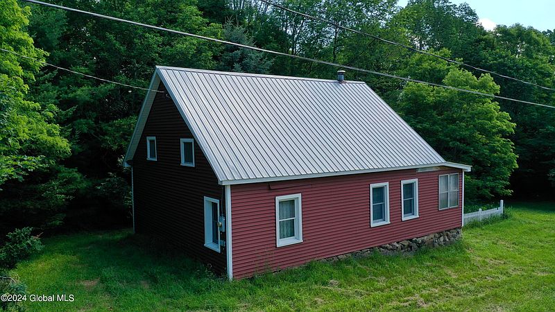 4th image of 302 Edwards Hill Road