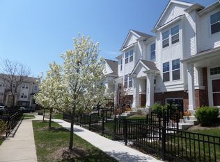 538 Grosvenor Ln, Aurora, IL 60504