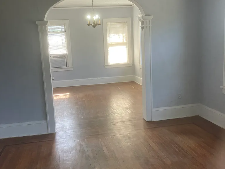 902 Barrs St — Photo 2