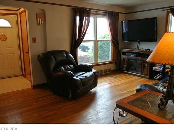 2nd image of 1600 Wexford Ave