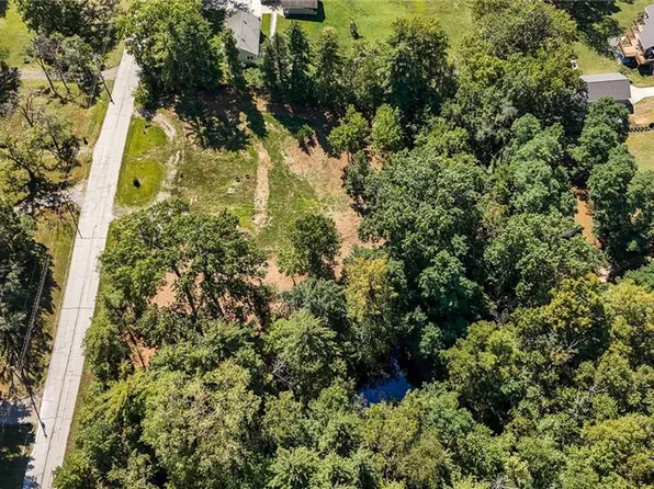 7328 NW Locust Dr, Kansas City, MO 64152