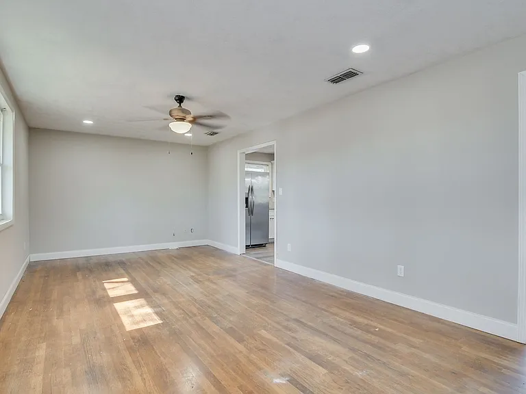 208 Maywood Dr — Photo 6