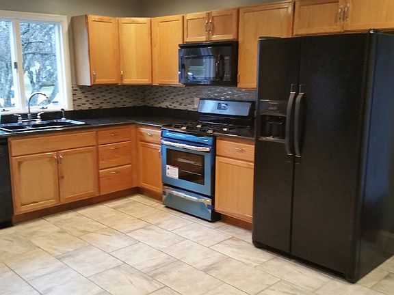 3rd image of 1714 Knoxville Ct