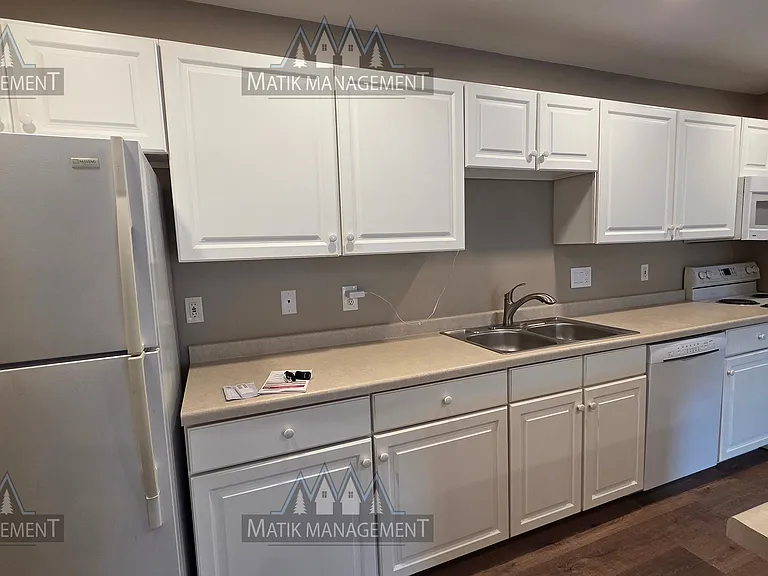 875 37th Ave NW #B — Photo 11