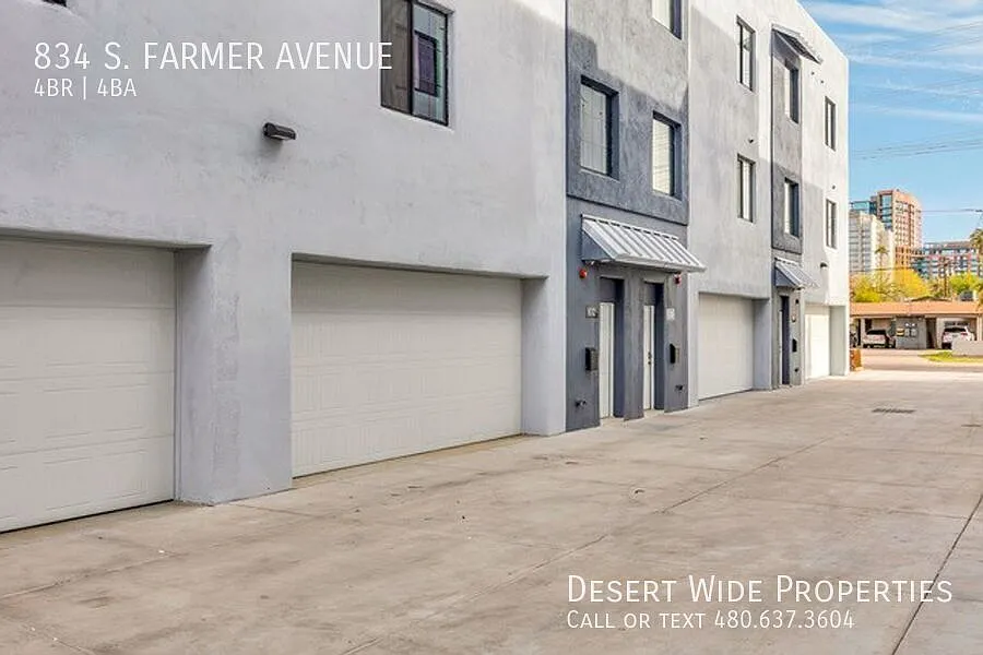 834 S Farmer Ave